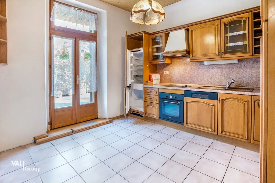 Appartement 4,5 pces, avec atelier dépôt de 64 m2, à rénover