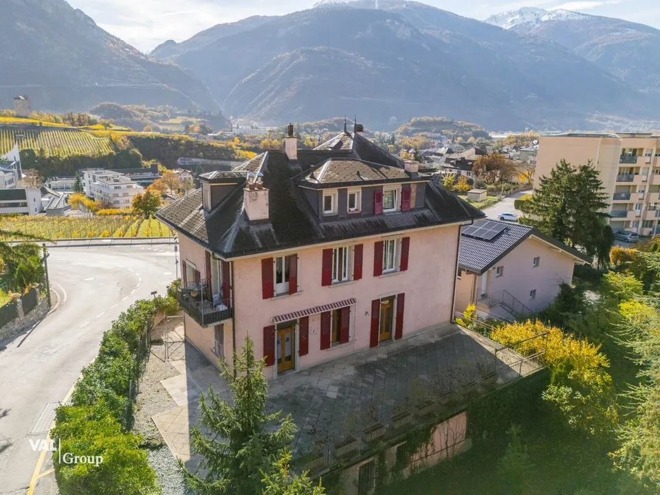 Appartement 4,5 pces, avec atelier dépôt de 64 m2, à rénover