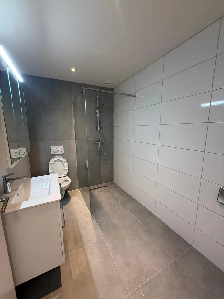 Attraktive 4.5-Zimmer-Attikawohnung mit Gartenplatz & Swimmingpool in Pieterlen