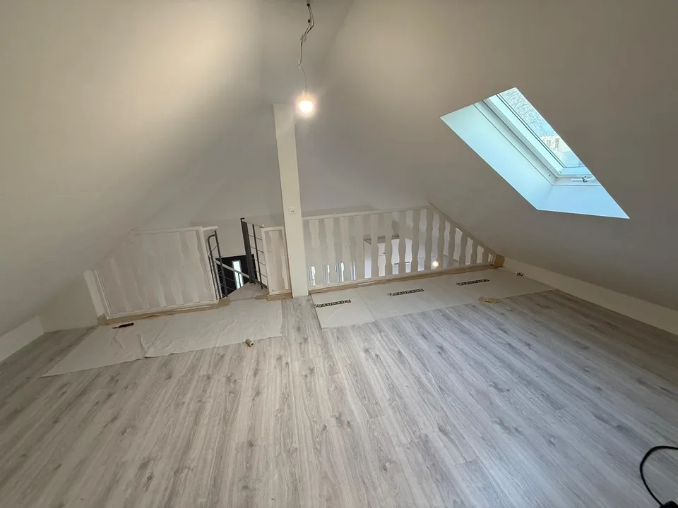 Attraktive 4.5-Zimmer-Attikawohnung mit Gartenplatz & Swimmingpool in Pieterlen