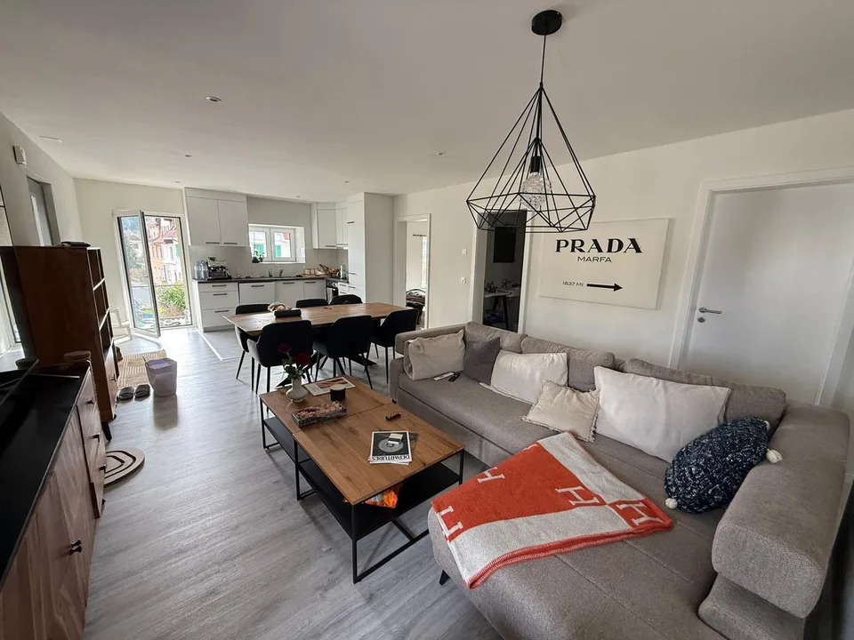 4.5-Zimmer-Erdgeschosswohnung mit Terrassenplatz & Swimmingpool in Pieterlen