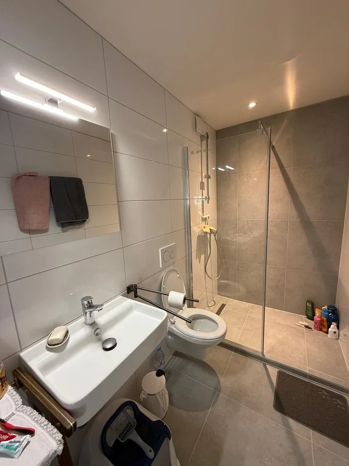 4.5-Zimmer-Erdgeschosswohnung mit Terrassenplatz & Swimmingpool in Pieterlen