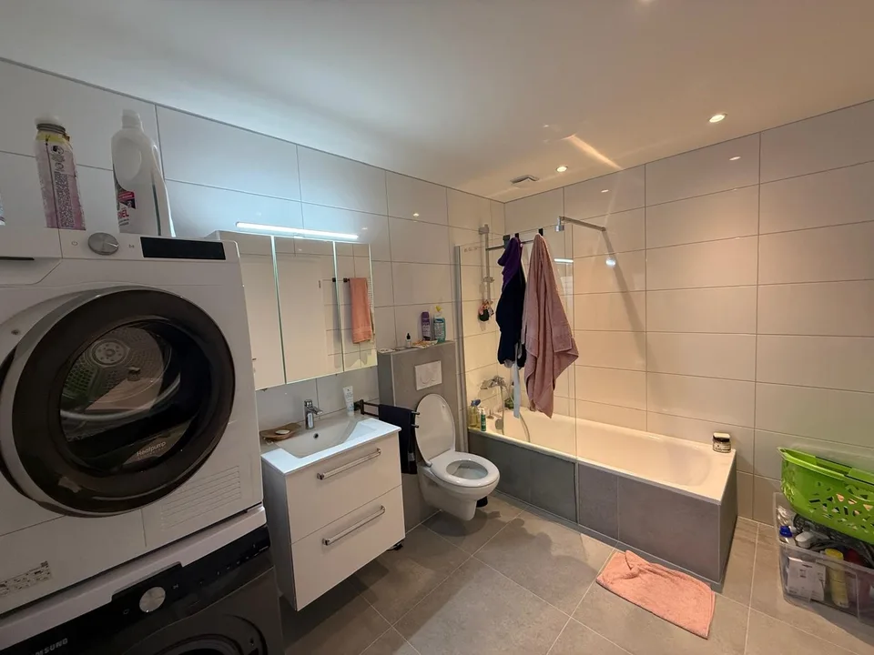 4.5-Zimmer-Erdgeschosswohnung mit Terrassenplatz & Swimmingpool in Pieterlen