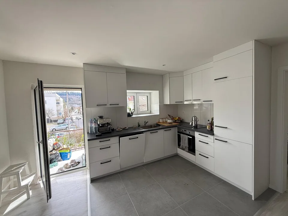 4.5-Zimmer-Erdgeschosswohnung mit Terrassenplatz & Swimmingpool in Pieterlen