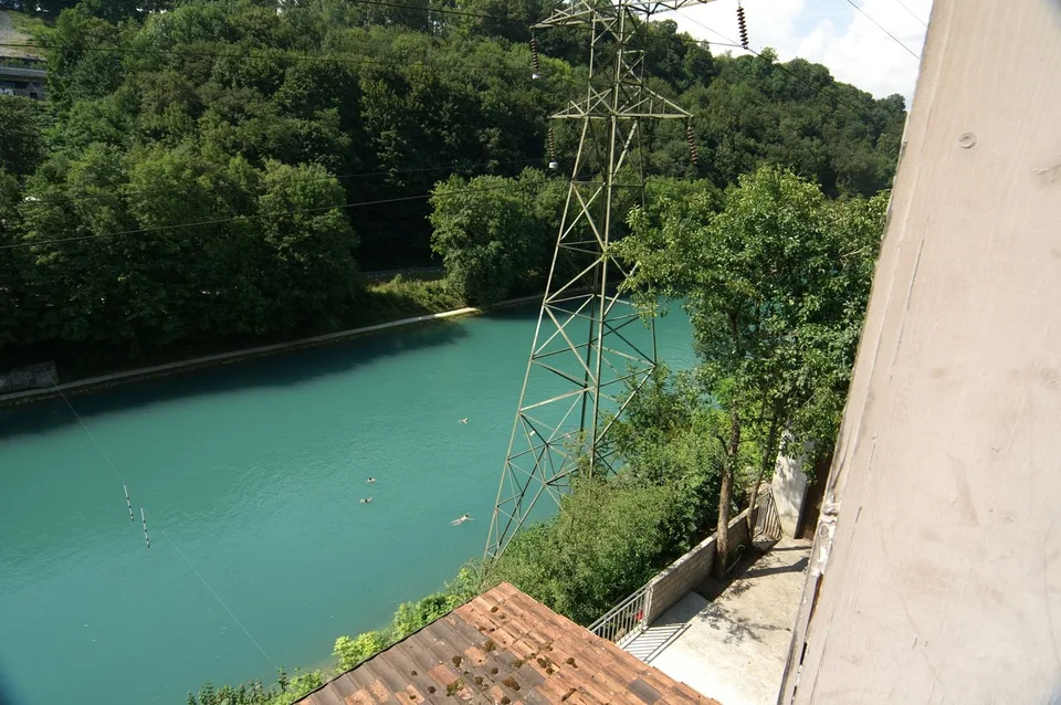 Helle Wohnung direkt an der Aare