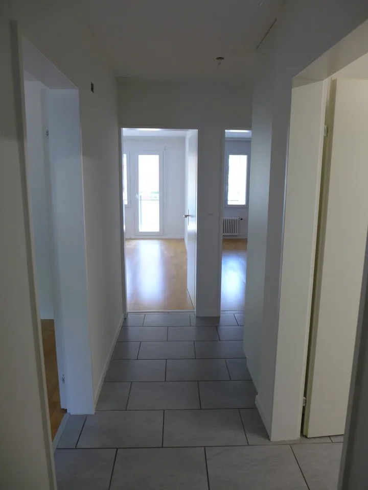 Helle und moderne 3-Zimmerwohnung mit Balkon zu vermieten