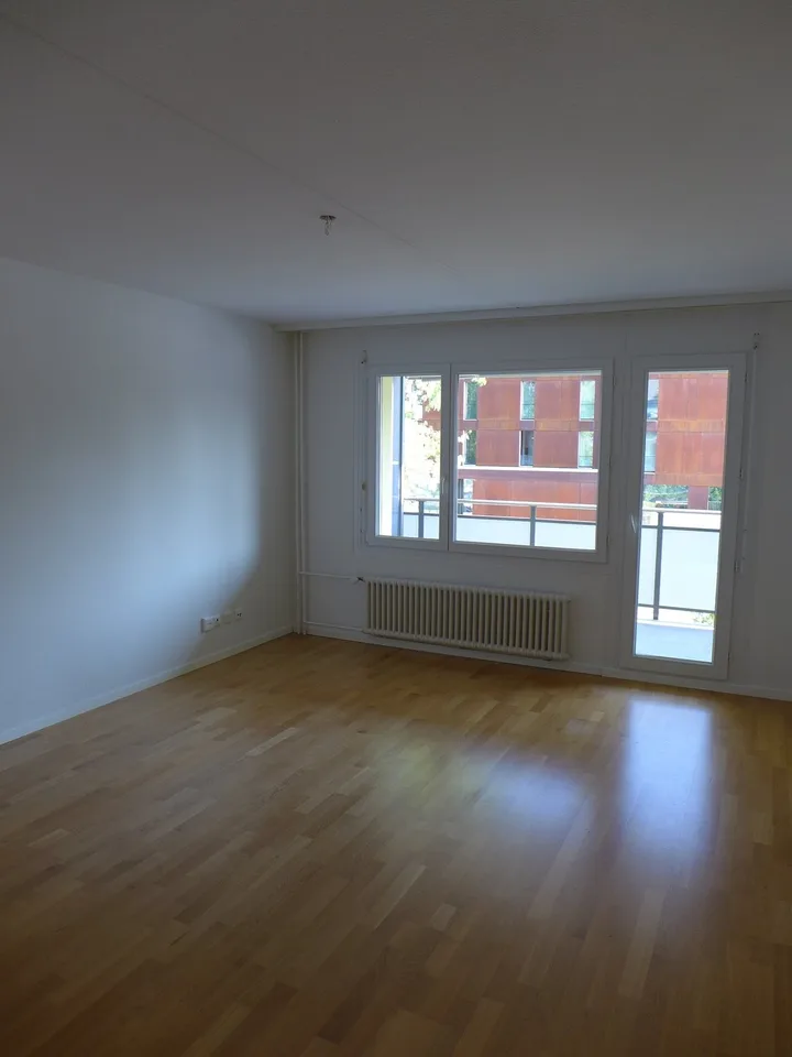 Helle und moderne 3-Zimmerwohnung mit Balkon zu vermieten