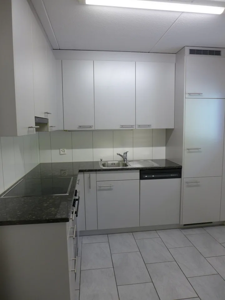 Helle und moderne 3-Zimmerwohnung mit Balkon zu vermieten