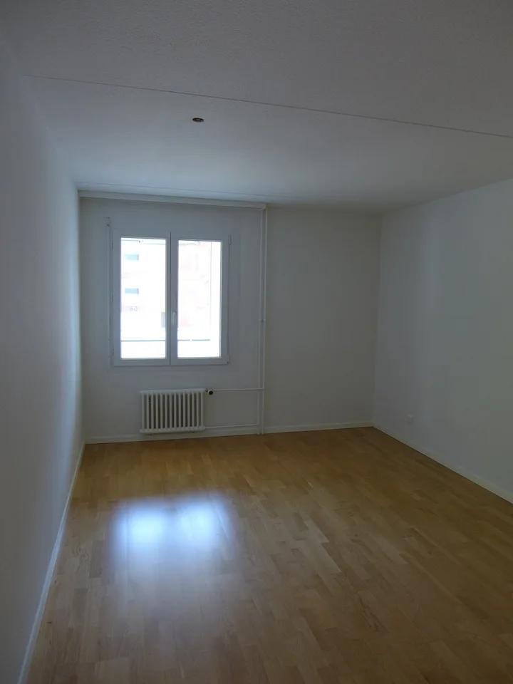 Helle und moderne 3-Zimmerwohnung mit Balkon zu vermieten