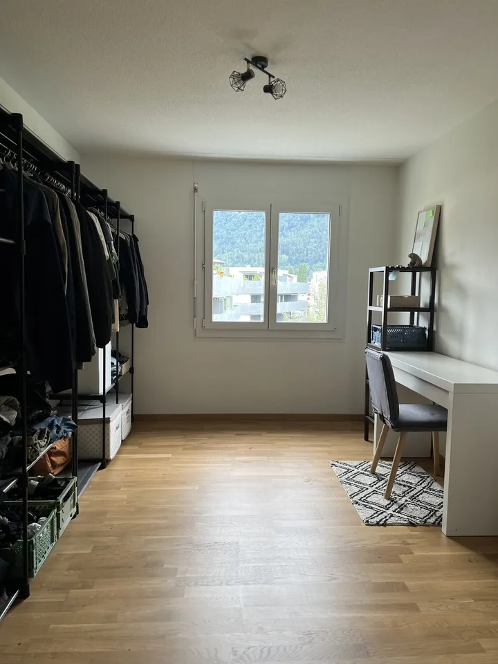 Helle und geräumige 4.5-Zimmer-Wohnung mit Balkon in Igis