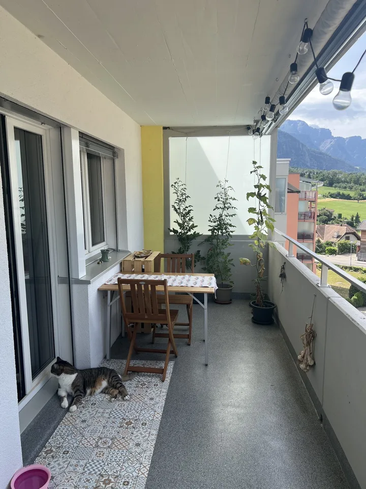 Helle und geräumige 4.5-Zimmer-Wohnung mit Balkon in Igis