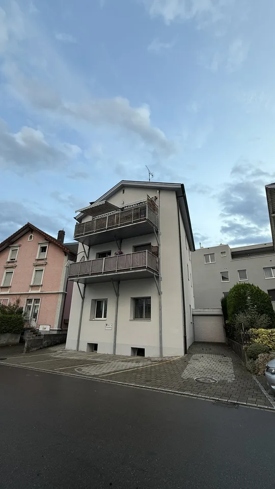 3.5-Zimmerwohnung, Hochparterre mit Terrasse im 1. OG