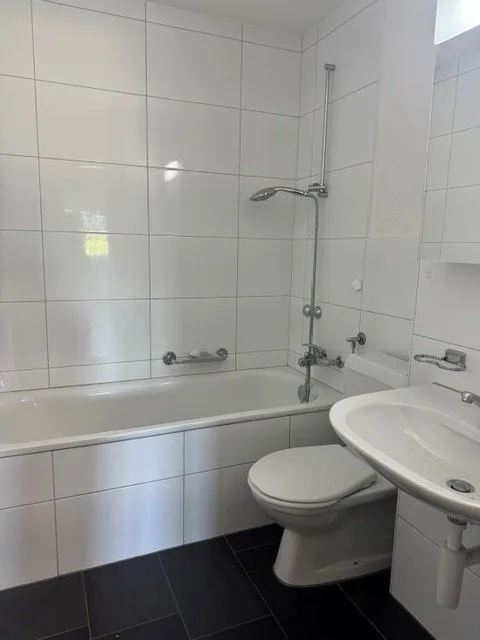 schöne, moderne 2-Zimmerwohnung mit grossem Balkon an ruhiger Lage