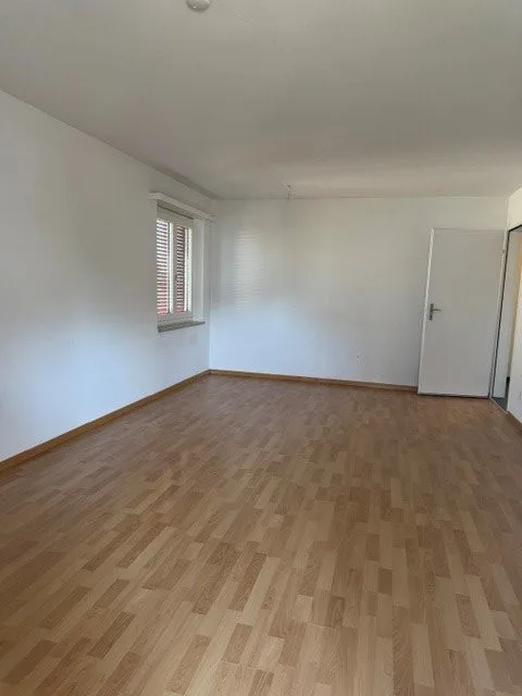 schöne, moderne 2-Zimmerwohnung mit grossem Balkon an ruhiger Lage