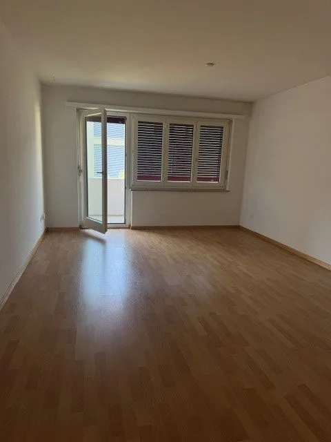 schöne, moderne 2-Zimmerwohnung mit grossem Balkon an ruhiger Lage