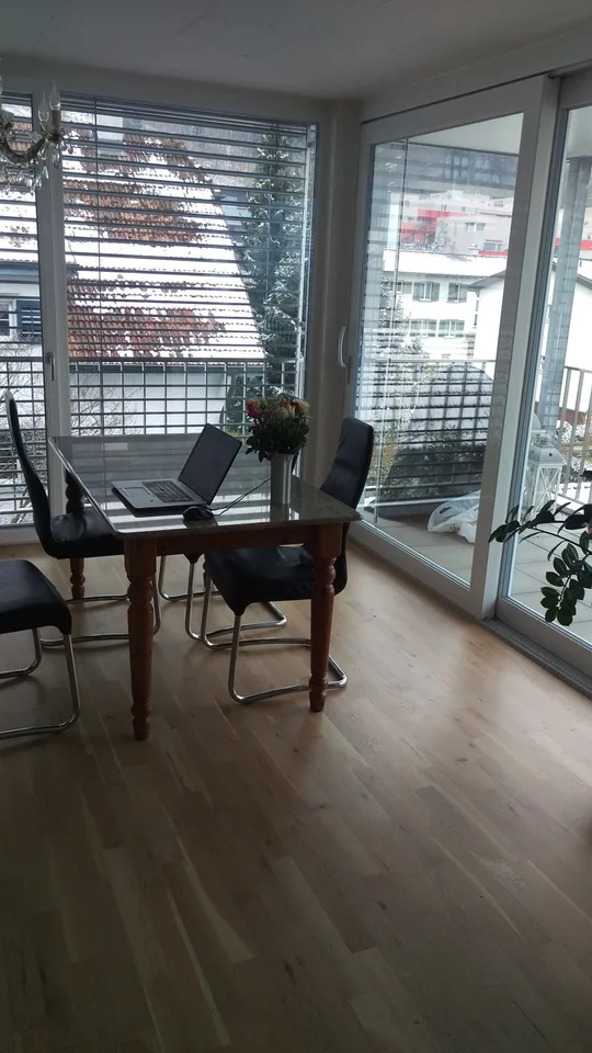 Helle, moderne Wohnung im 2. Stock