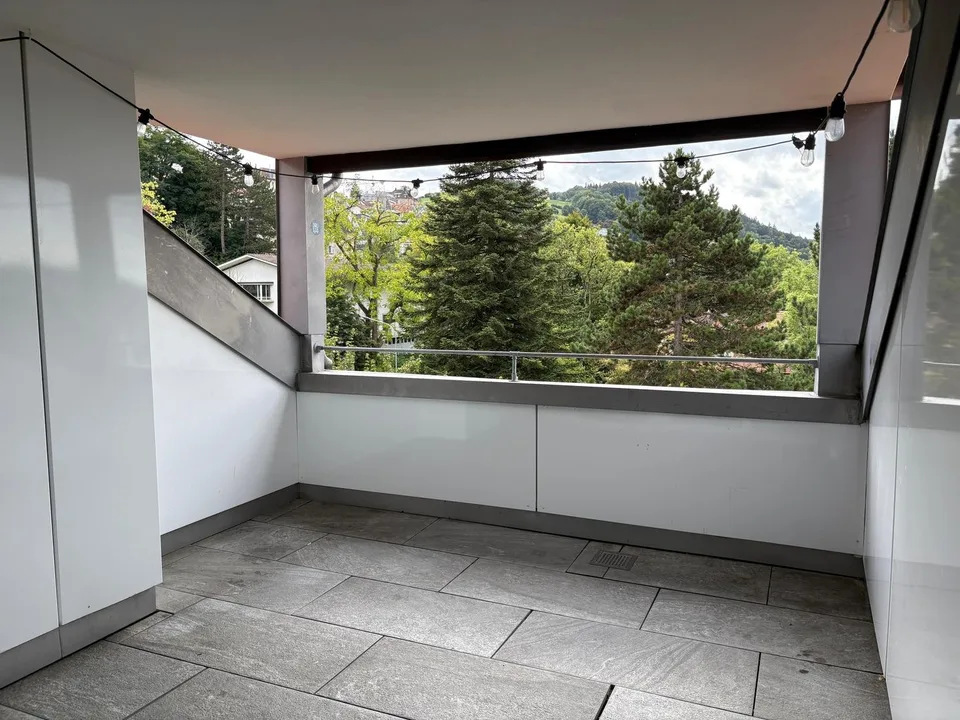 schöne Altbau-Dachwohnung mit grossem Balkon