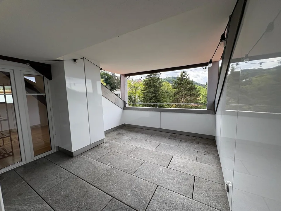 schöne Altbau-Dachwohnung mit grossem Balkon