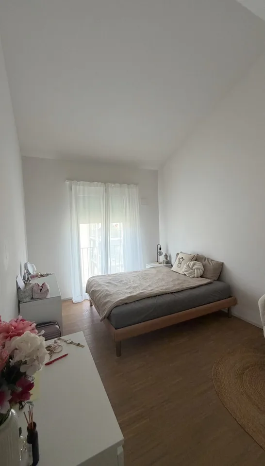 I üsere moderne und sunnedurstahlte 4.5 zimmer Wohnig wird es Zimmer frei☀️