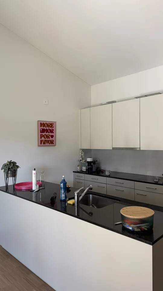 I üsere moderne und sunnedurstahlte 4.5 zimmer Wohnig wird es Zimmer frei☀️
