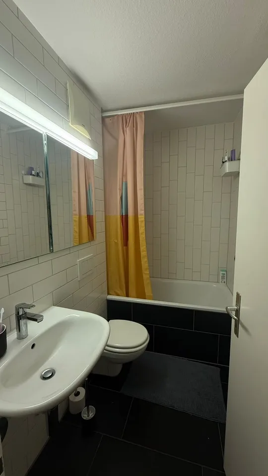 3 Zimmer frei in neuer Jungs-WG ab 01.10.