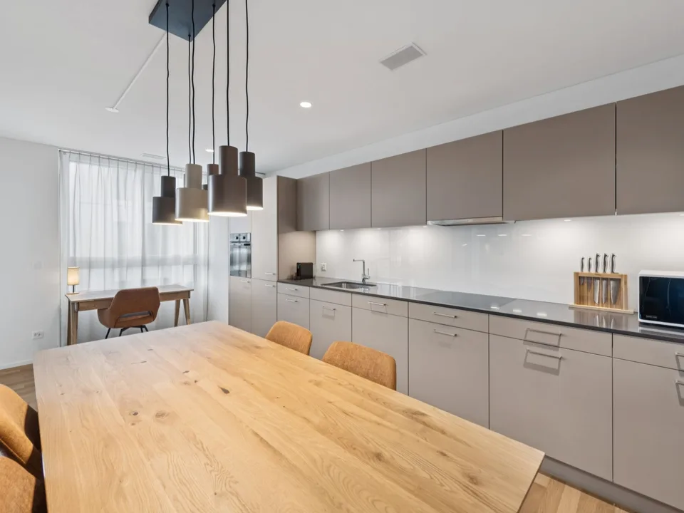 Möblierte Apartments mit Madrid Flair – direkt im grössten Shoppingcenter der Schweiz!