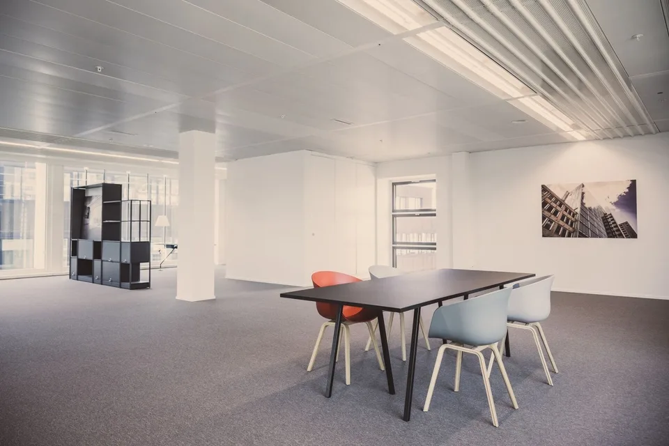 Office Tower - Büros im 12. OG im Traumsicht