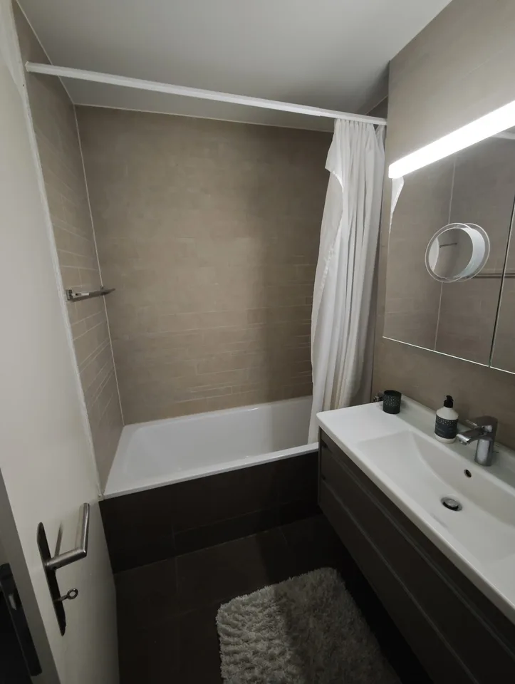 Zentral gelegene 2 ½ Zimmer Wohnung im Kreis 4, möbliert