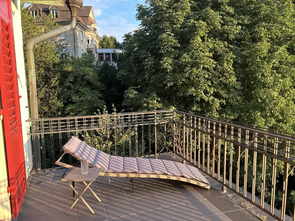 Large room with balcony and amazing views in shared house