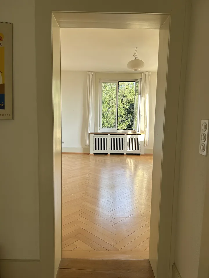 Large room with balcony and amazing views in shared house