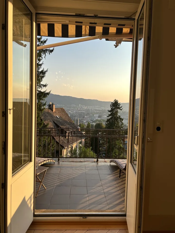 Large room with balcony and amazing views in shared house
