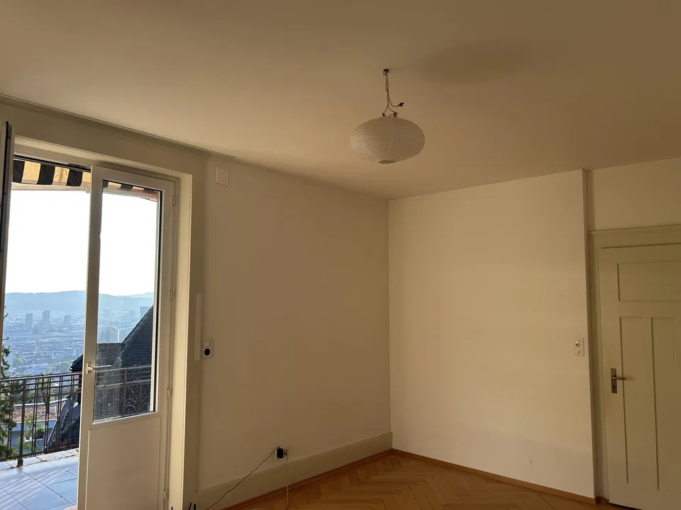 Large room with balcony and amazing views in shared house