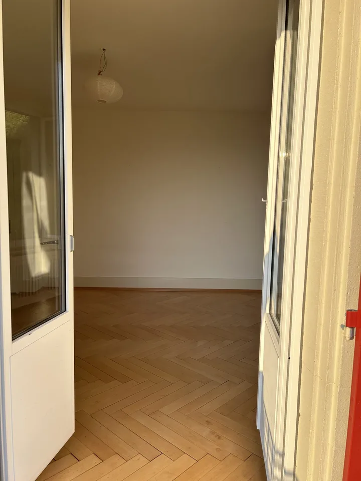 Large room with balcony and amazing views in shared house