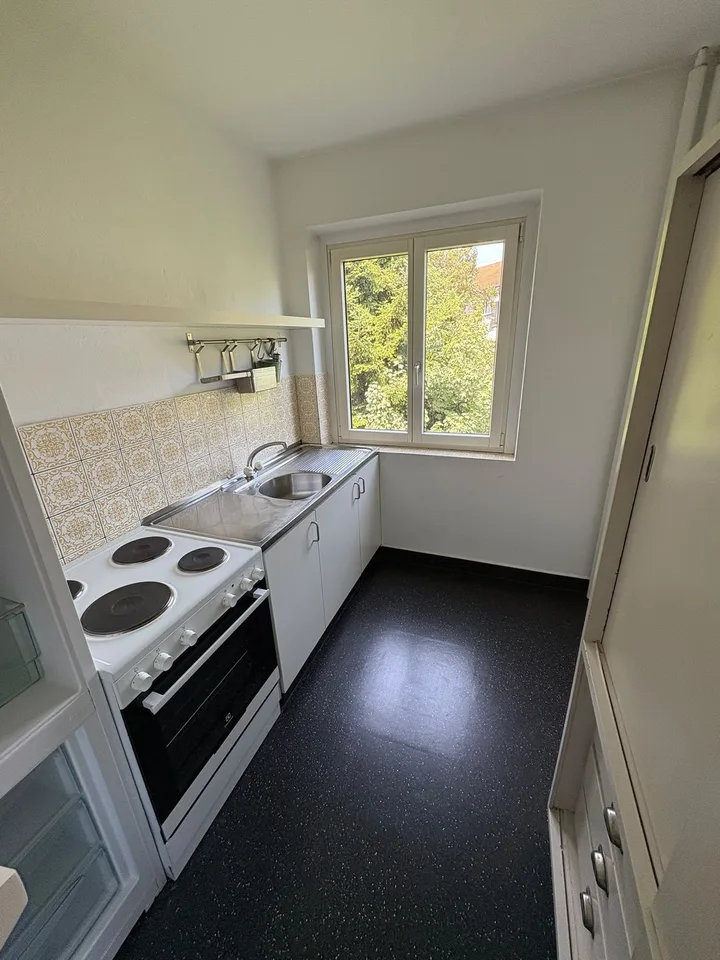 TEMPORARY FURNISHED ROOM IN ZURICH – CHF 1,100/MONTH