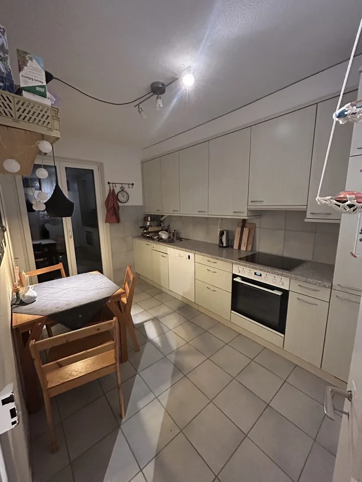 Befristetes WG Zimmer im Kreis 8