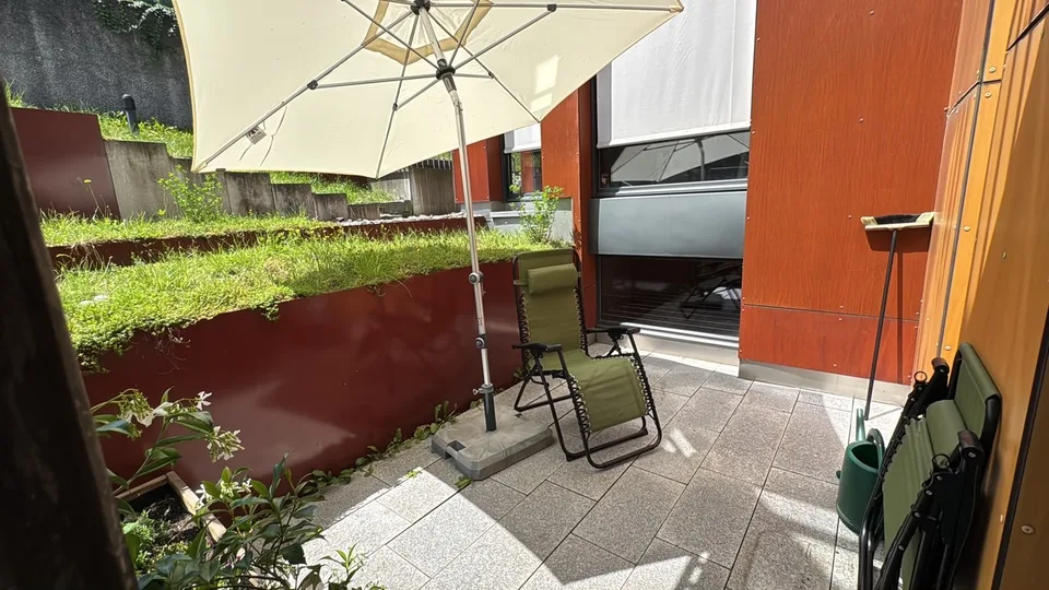 Helle 2.5-Zimmer-Wohnung mit Terrasse und Weitblick in Zürich beim Triemli