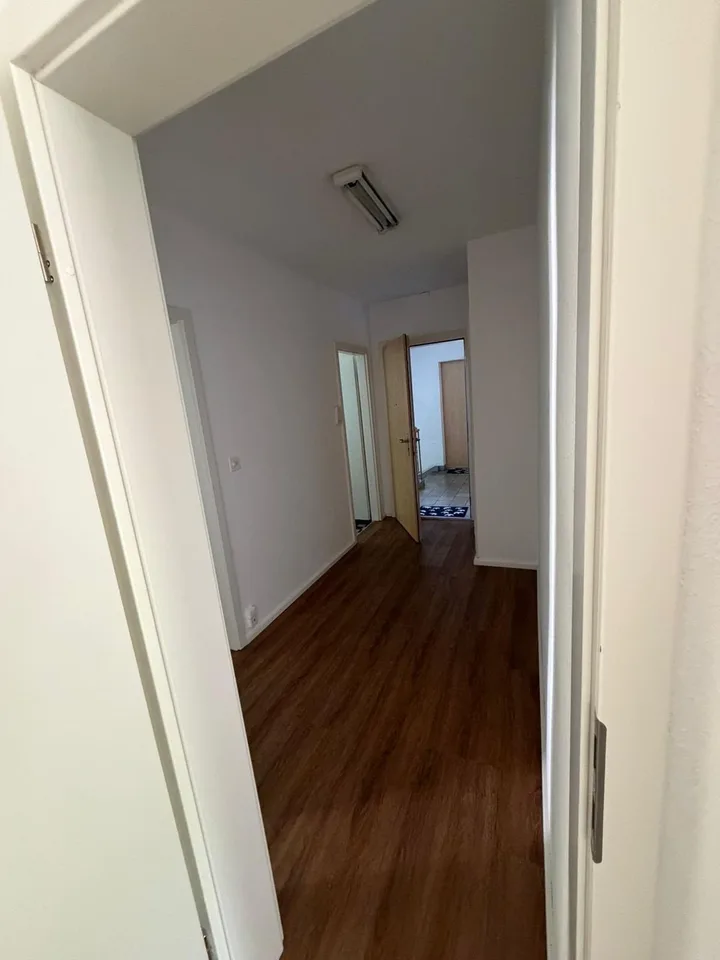 Gemütilches Zimmer in Frauen WG -5 Min-Zum Bahnhof