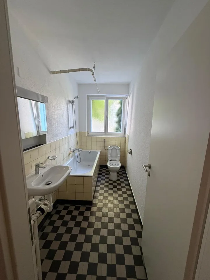 Gemütilches Zimmer in Frauen WG -5 Min-Zum Bahnhof