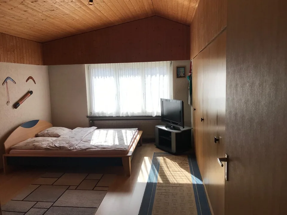 1 Zimmer mit WC/Dusche - ohne Küche - möbiliert - mit Internet