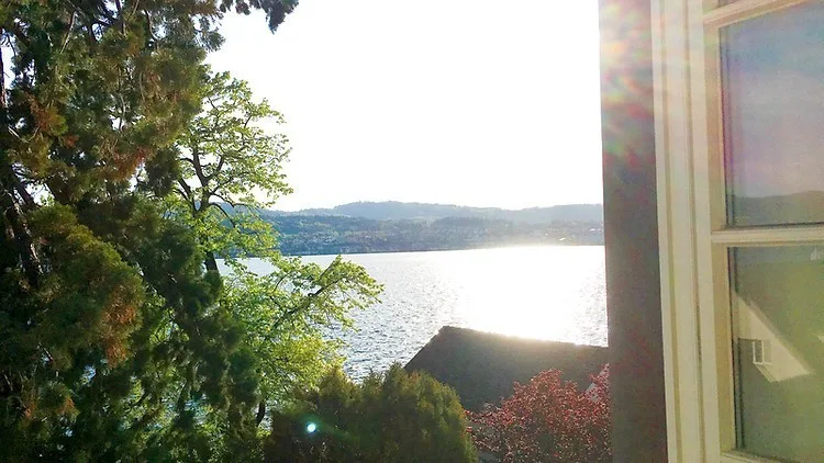 Schönes Zimmer in WG mit Blick auf den See und Badeplatz in nächster Umgebung