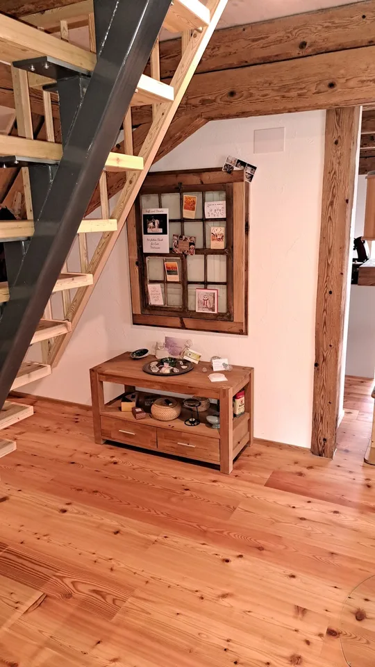 Sehr schöne Dachwohnung an ruhiger Lage auf Hobby Bauernhof mit div. Tieren