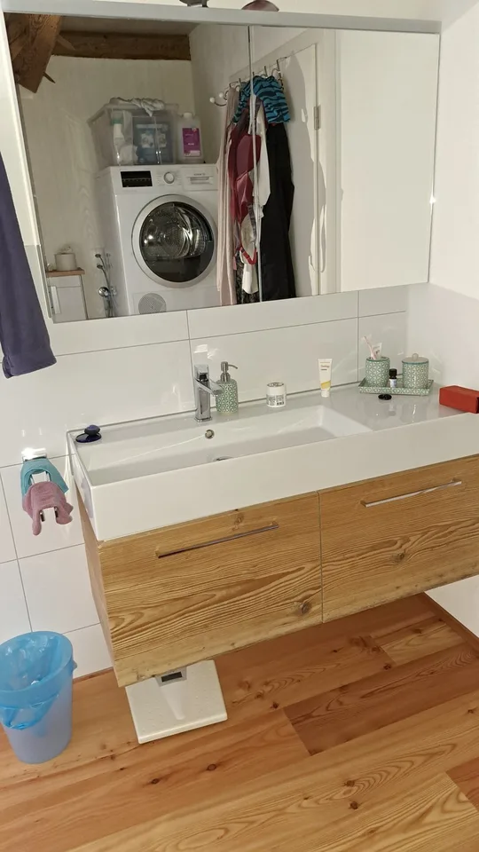 Sehr schöne Dachwohnung an ruhiger Lage auf Hobby Bauernhof mit div. Tieren
