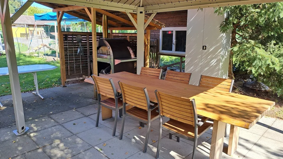 Sehr schöne Dachwohnung an ruhiger Lage auf Hobby Bauernhof mit div. Tieren