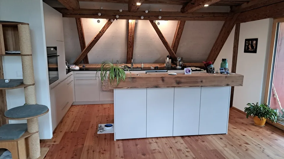 Sehr schöne Dachwohnung an ruhiger Lage auf Hobby Bauernhof mit div. Tieren