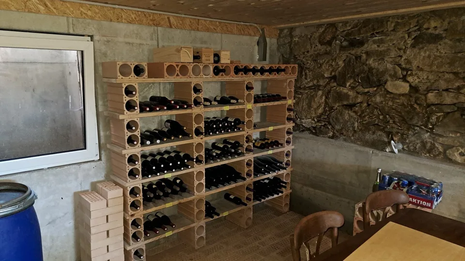 Sehr schöne Dachwohnung an ruhiger Lage auf Hobby Bauernhof mit div. Tieren