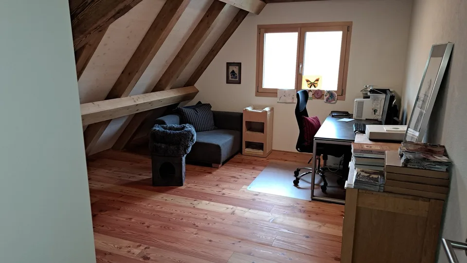Sehr schöne Dachwohnung an ruhiger Lage auf Hobby Bauernhof mit div. Tieren