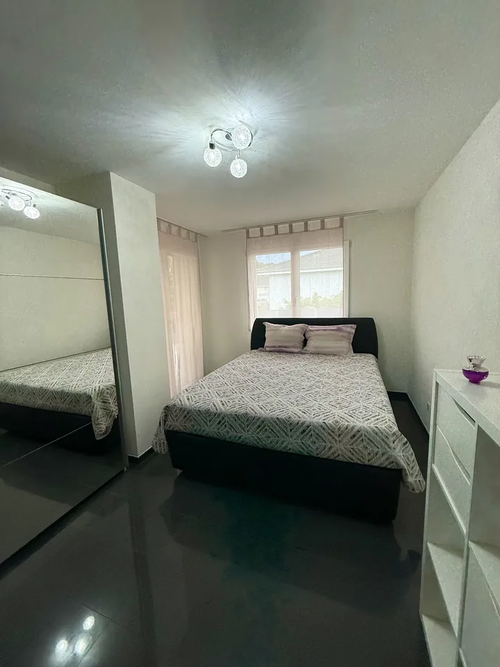 Exklusive, kompakte 2,5 Zimmer Attikawohnung in gehobenem EFH-Quartier