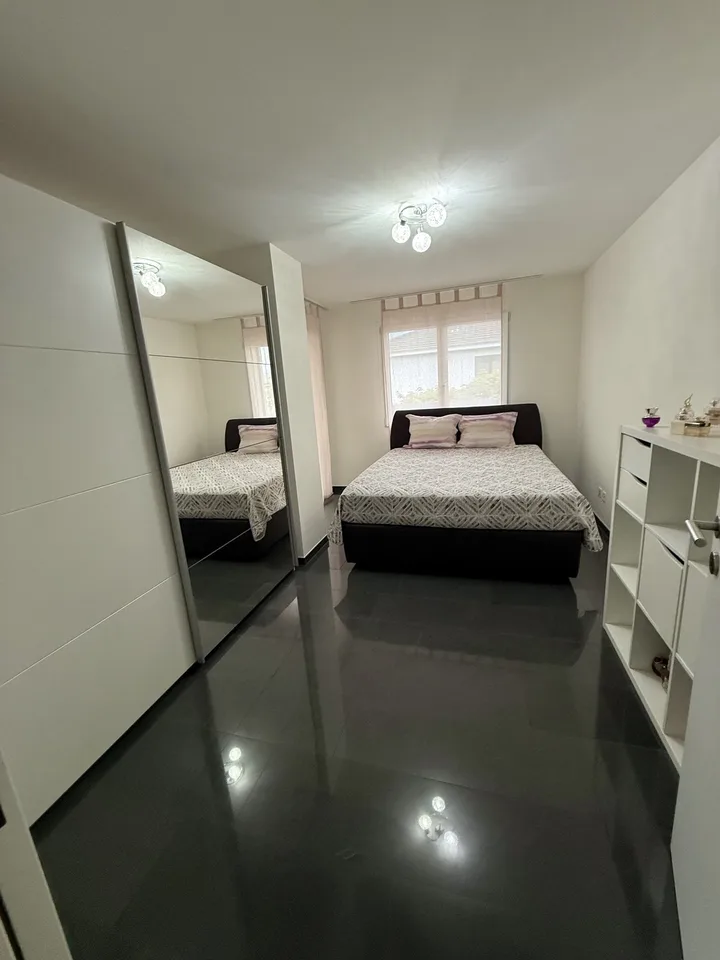 Exklusive, kompakte 2,5 Zimmer Attikawohnung in gehobenem EFH-Quartier