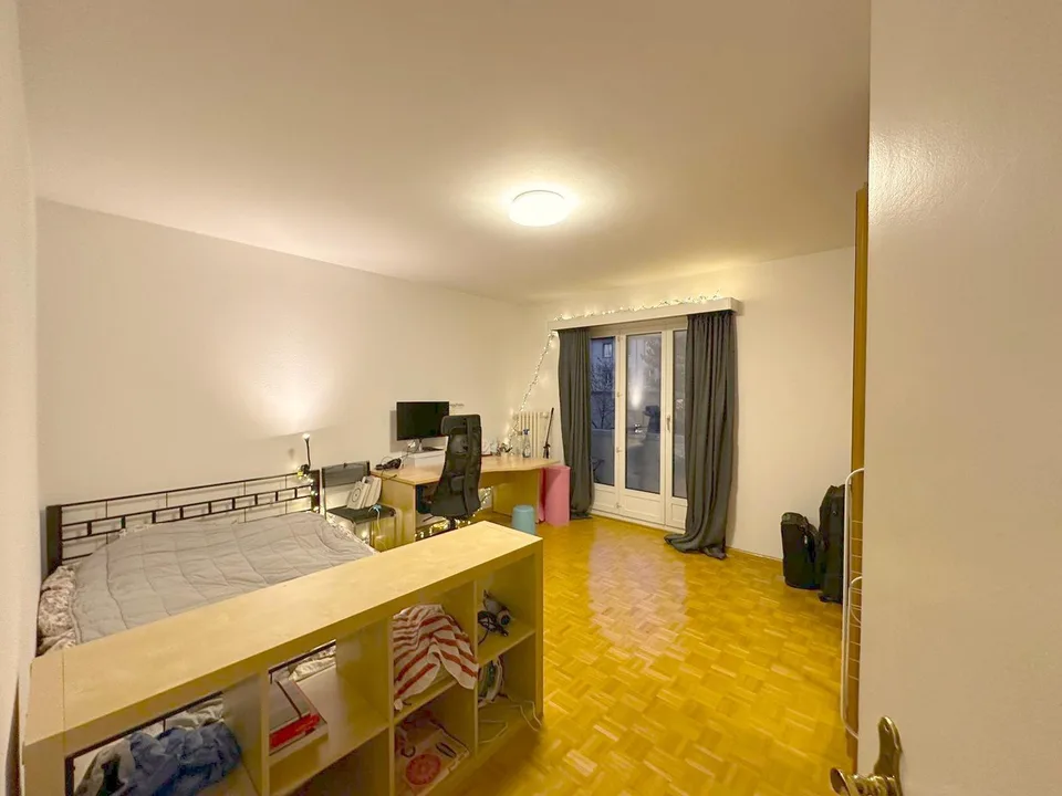 Spacious Room with Balcony in Grossbasel (Furnished)