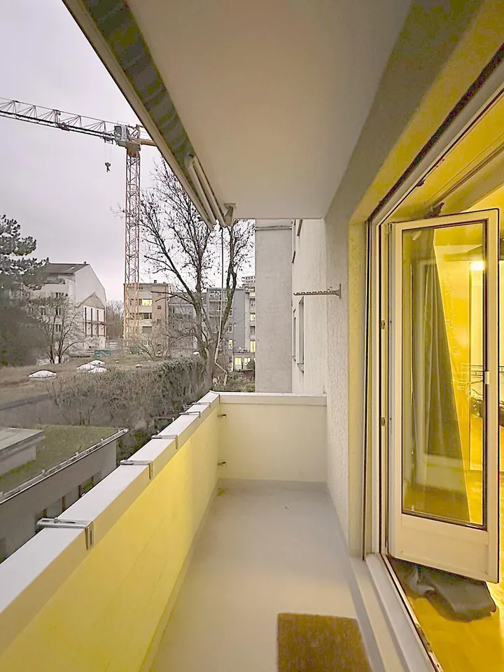Spacious Room with Balcony in Grossbasel (Furnished)